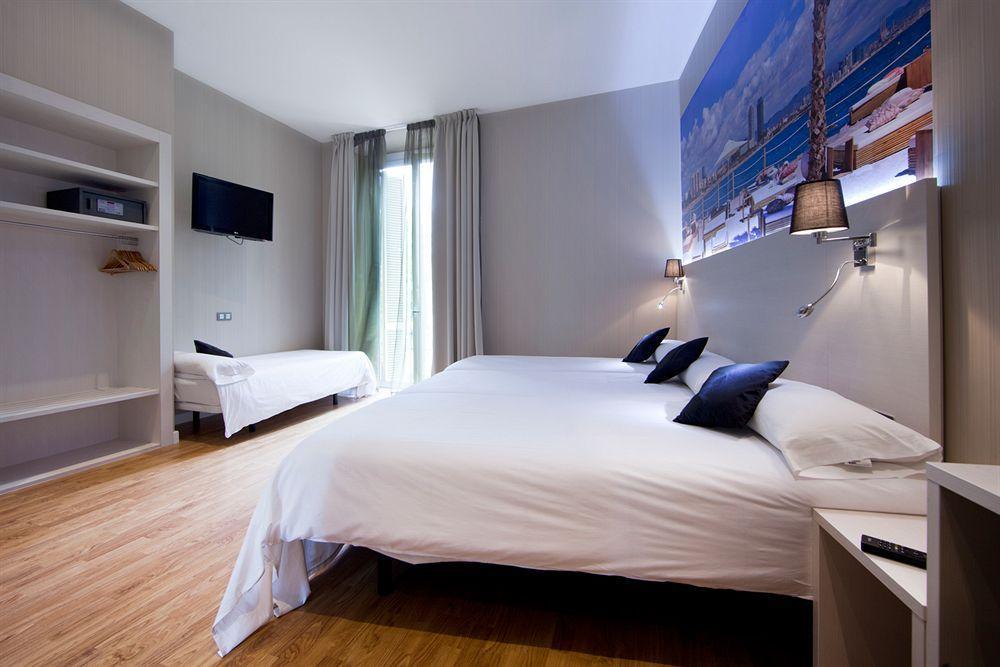 Hostal Bcn Ramblas Barcelona Exterior foto