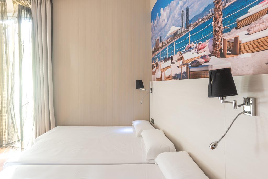 Hostal Bcn Ramblas Barcelona Exterior foto