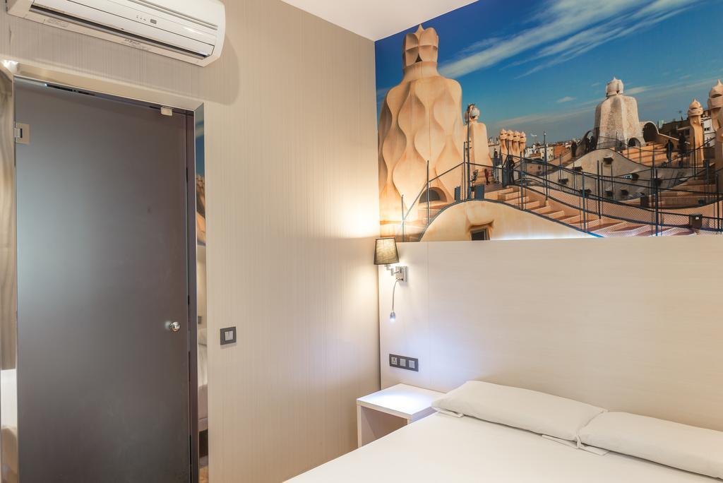 Hostal Bcn Ramblas Barcelona Exterior foto