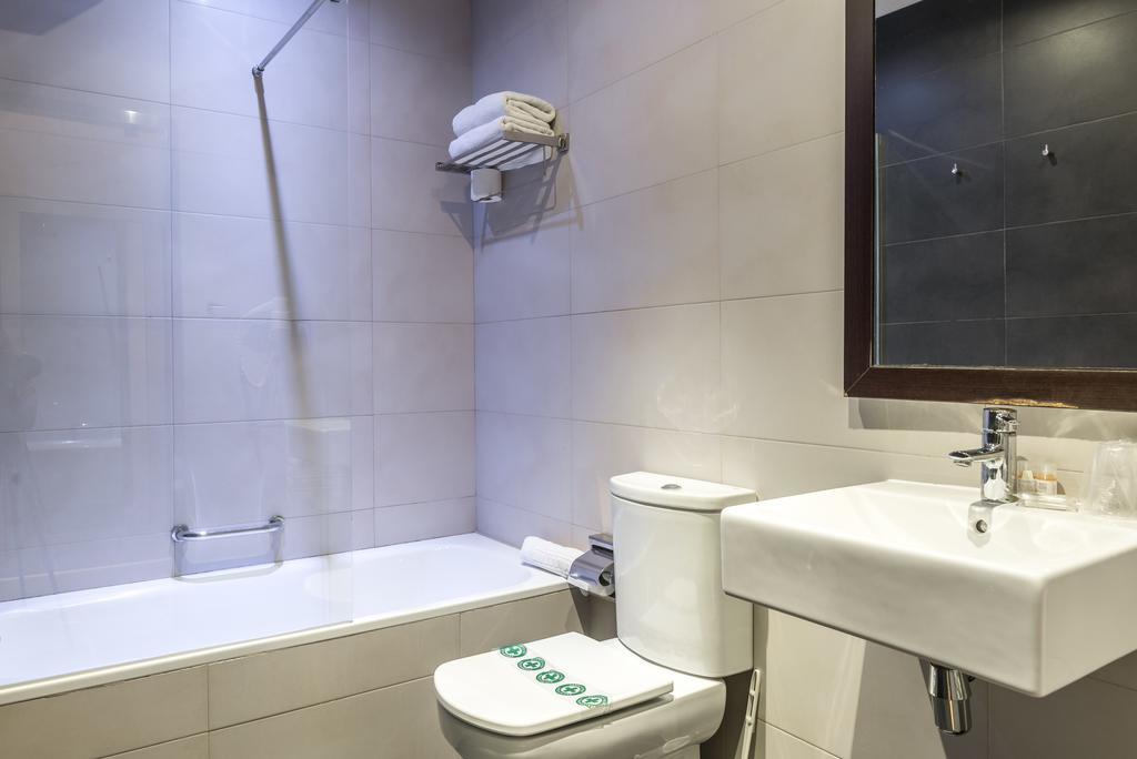 Hostal Bcn Ramblas Barcelona Exterior foto